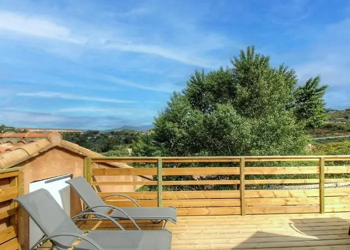 Avec Grande Terrasse Apartment *